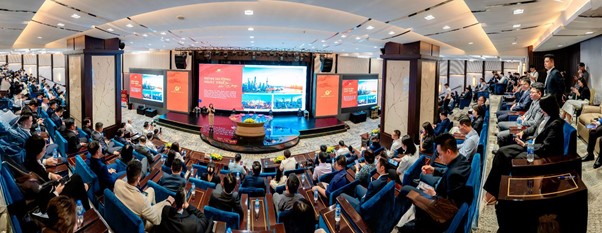 Đại diện Noble Group công bố loạt thông tin chiến lược về quy hoạch sản phẩm, chính sách bán hàng, tiêu chuẩn bàn giao và định hướng phát triển dự án… mở ra bức tranh toàn cảnh cho giai đoạn bứt tốc của Sunshine Legend City. Đại diện Noble Group công bố loạt thông tin chiến lược về quy hoạch sản phẩm, chính sách bán hàng, tiêu chuẩn bàn giao và định hướng phát triển dự án… mở ra bức tranh toàn cảnh cho giai đoạn bứt tốc của Sunshine Legend City. 