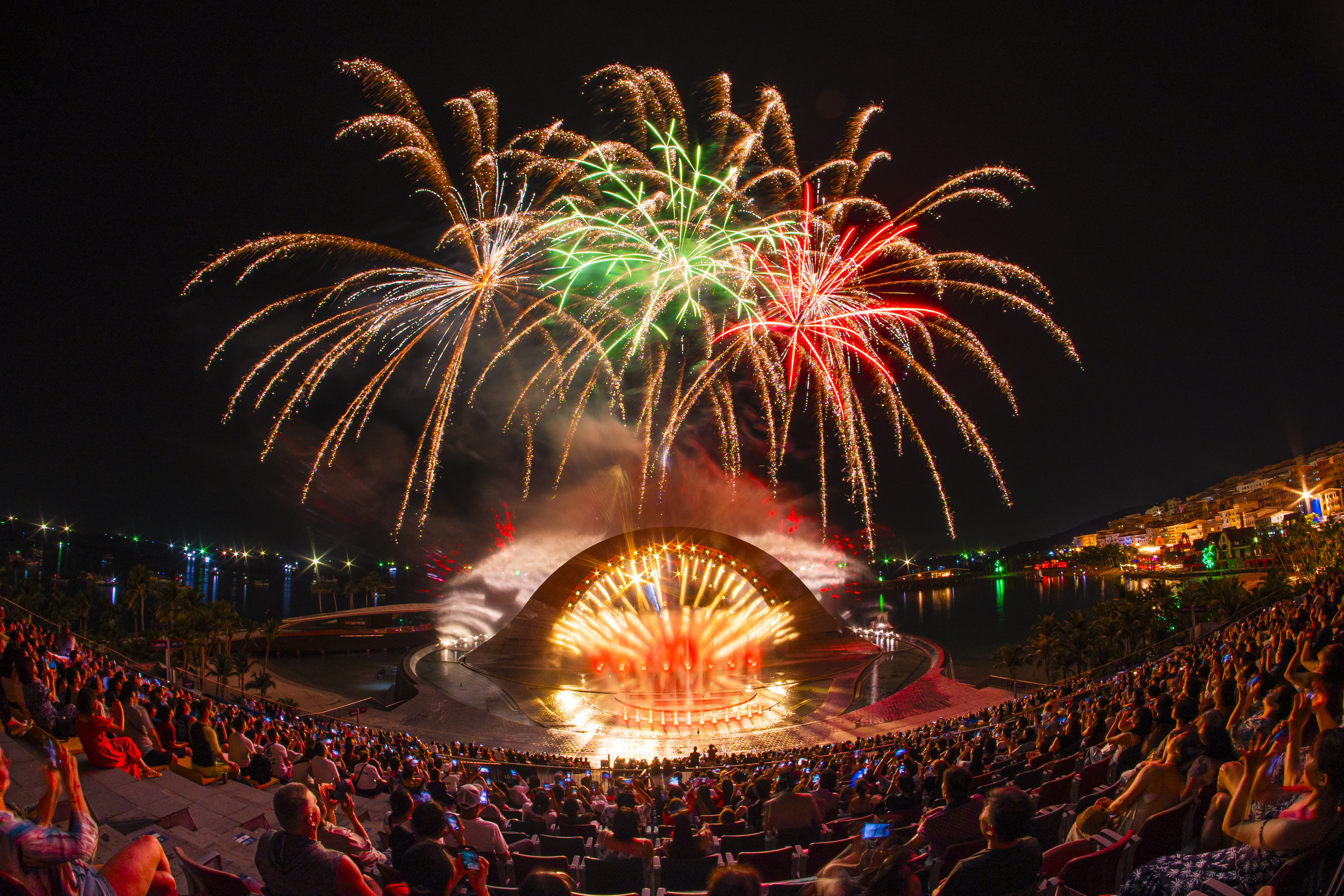 Show diễn Kiss of the Sea đạt kỷ lục Guinness thế giới tại Sunset Town, Phú Quốc, hút hàng ngàn khách quốc tế mỗi ngày Show diễn Kiss of the Sea đạt kỷ lục Guinness thế giới tại Sunset Town, Phú Quốc, hút hàng ngàn khách quốc tế mỗi ngày 