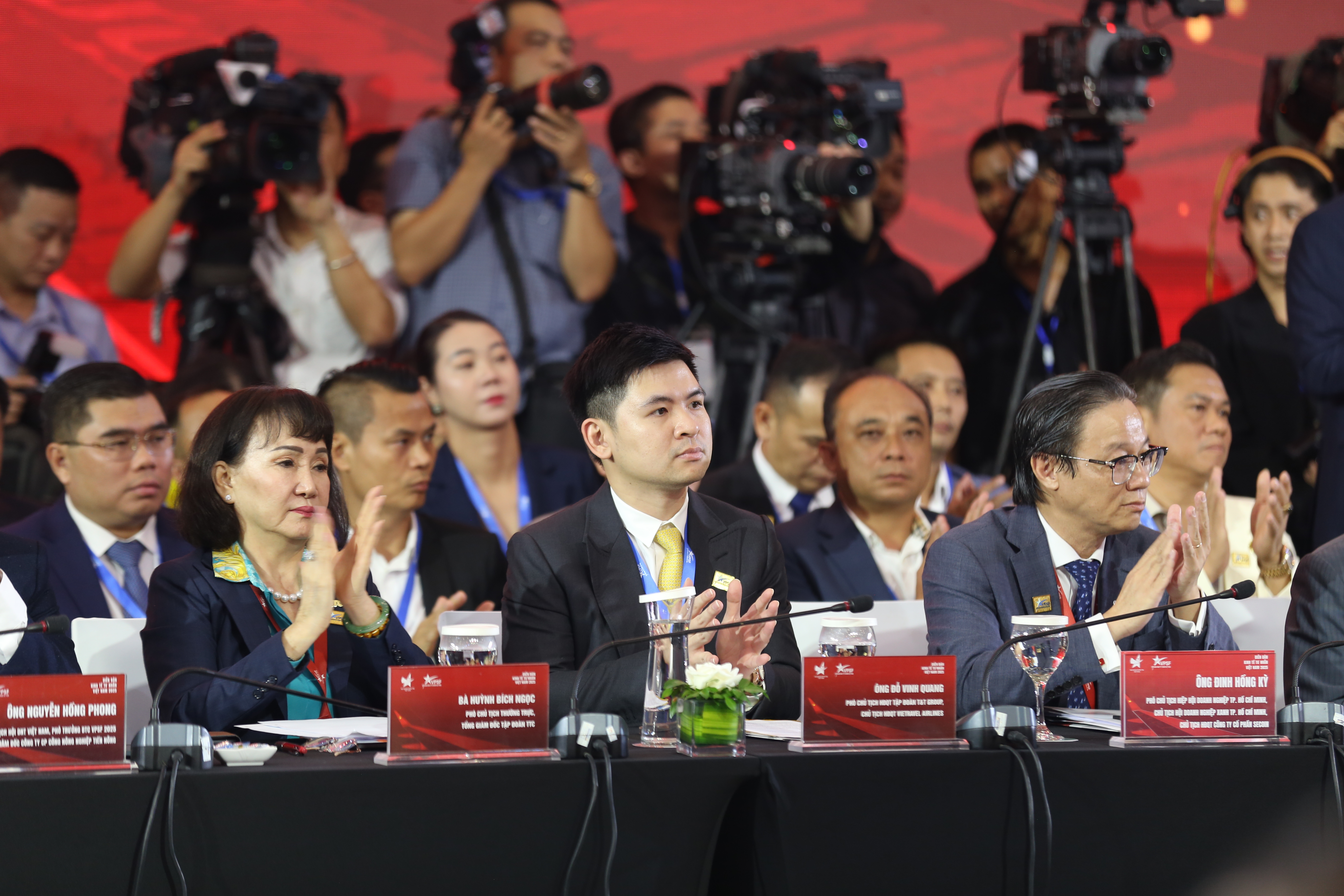 Quang cảnh Phi&ecirc;n đối thoại cấp cao Diễn đ&agrave;n Kinh tế tư nh&acirc;n Việt Nam 2025. &nbsp;