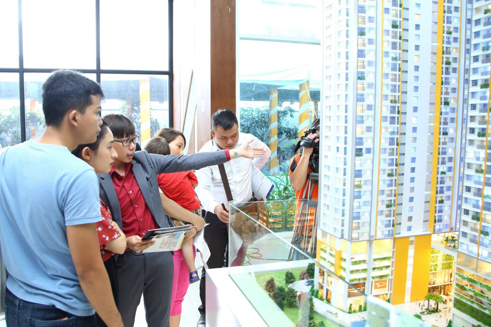 Bộ Xây dựng: Đà tăng giá nhà đất tại Hà Nội và TP. Hồ Chí Minh chưa dừng lại
