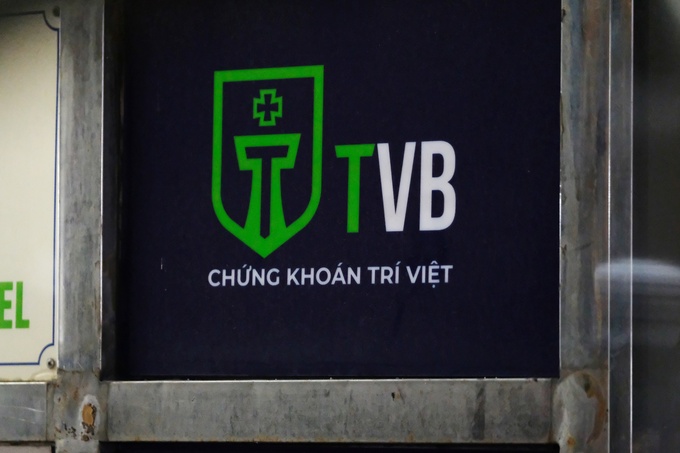 Từ đầu năm đến nay, CTCP Chứng khoán Trí Việt (TVB) bị Ủy ban Chứng khoán Nhà nước ra quyết định phạt tổng cộng 310 triệu đồng vì vi phạm nhiều lỗi và Tổng Giám đốc Đỗ Đức Nam bị bắt vì hành vi thao túng thị trường chứng khoán. Từ đầu năm đến nay, CTCP Chứng khoán Trí Việt (TVB) bị Ủy ban Chứng khoán Nhà nước ra quyết định phạt tổng cộng 310 triệu đồng vì vi phạm nhiều lỗi và Tổng Giám đốc Đỗ Đức Nam bị bắt vì hành vi thao túng thị trường chứng khoán. 