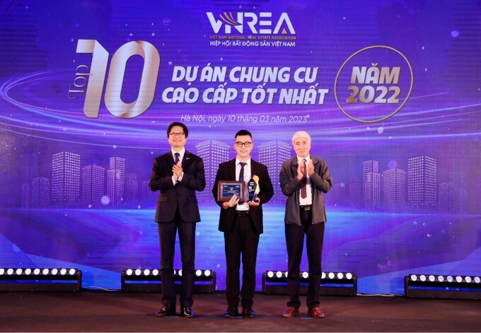 Ông Phạm Trọng Phương – Trưởng Ban Kiểm soát Thiết kế, đại diện Công ty nhận giải thưởng Ông Phạm Trọng Phương – Trưởng Ban Kiểm soát Thiết kế, đại diện Công ty nhận giải thưởng 