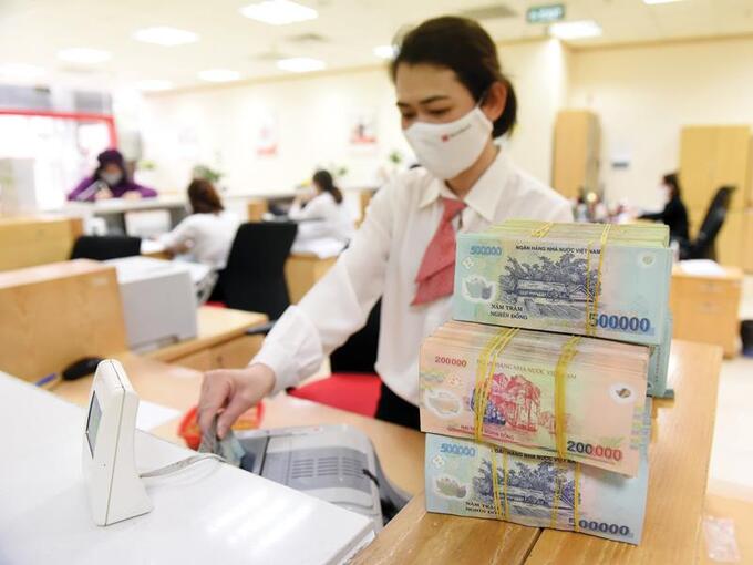 Nhiều ngân hàng đồng loạt giảm lãi suất tiết kiệm lẫn cho vay Nhiều ngân hàng đồng loạt giảm lãi suất tiết kiệm lẫn cho vay 