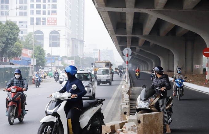 Tình trạng tạt đầu ô tô, cắt dòng phương tiện khác để sang đường diễn ra phổ biến, tiềm ẩn nguy cơ tai nạn giao thông. Tình trạng tạt đầu ô tô, cắt dòng phương tiện khác để sang đường diễn ra phổ biến, tiềm ẩn nguy cơ tai nạn giao thông.