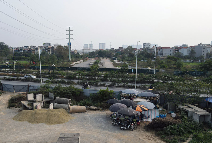 Đường rộng 40m hướng đến KĐT Xuân Phương vẫn dang dở sau nhiều năm xây dựng - Ảnh 8 Đường rộng 40m hướng đến KĐT Xuân Phương vẫn dang dở sau nhiều năm xây dựng - Ảnh 8