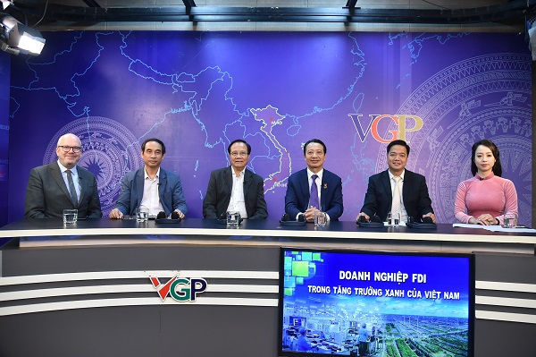 Nhiều đại bàng đến Việt Nam xây tổ, rót hàng tỷ USD cho tăng trưởng xanh - Ảnh 1 Nhiều "đại bàng" đến Việt Nam "xây tổ", rót hàng tỷ USD cho tăng trưởng xanh - Ảnh 1