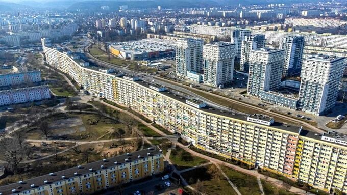 Tòa nhà dài gần 1km, dân số ngang một thị trấn nhỏ, hai đầu tòa nhà có khí hậu khác nhau - Ảnh 4 Tòa nhà dài gần 1km, dân số ngang một thị trấn nhỏ, hai đầu tòa nhà có khí hậu khác nhau - Ảnh 4