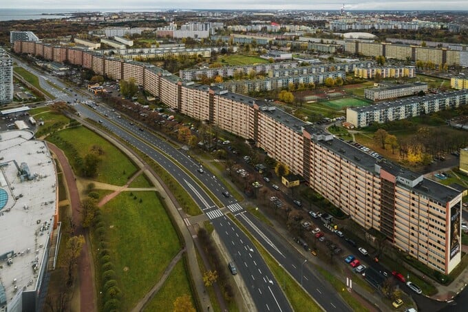 Tòa nhà dài gần 1km, dân số ngang một thị trấn nhỏ, hai đầu tòa nhà có khí hậu khác nhau - Ảnh 2 Tòa nhà dài gần 1km, dân số ngang một thị trấn nhỏ, hai đầu tòa nhà có khí hậu khác nhau - Ảnh 2