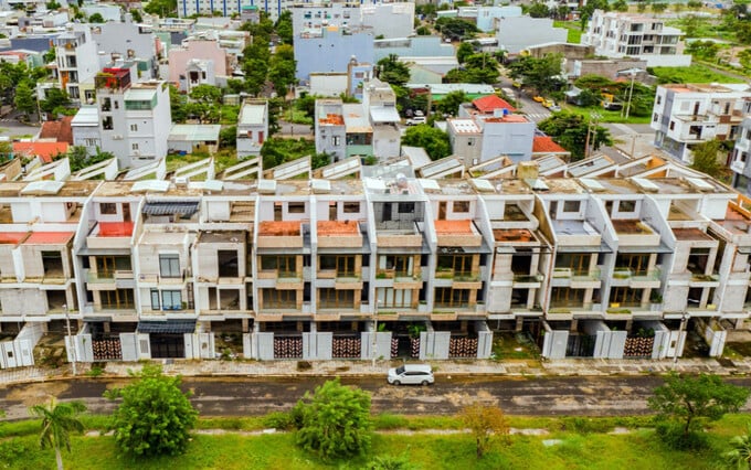 Hàng loạt biệt thự bị bỏ hoang tại dự án bất động sản và bến du thuyền Đà Nẵng Hàng loạt biệt thự bị bỏ hoang tại dự án bất động sản và bến du thuyền Đà Nẵng