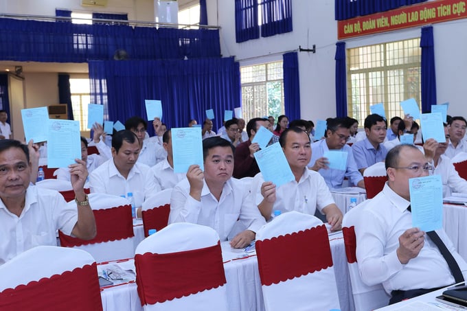 Tất cả các tờ trình và kế hoạch đều được các cổ đông biểu quyết thông qua. Tất cả các tờ trình và kế hoạch đều được các cổ đông biểu quyết thông qua.