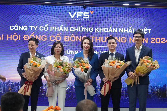ĐHĐCĐ VFS: Đồng thuận tăng vốn điều lệ thêm 1.200 tỷ đồng - Ảnh 1 ĐHĐCĐ VFS: Đồng thuận tăng vốn điều lệ thêm 1.200 tỷ đồng - Ảnh 1