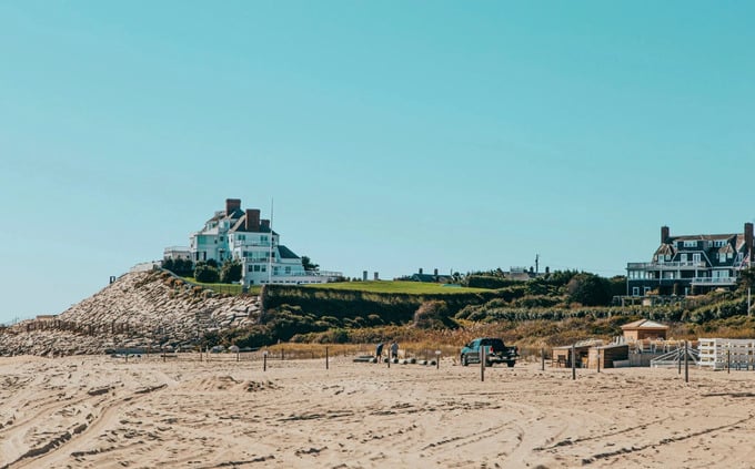 Căn biệt thự Holiday House tại Watch Hill, Rhode Island với giá 17,75 triệu USD. Ảnh: Business Insider Căn biệt thự Holiday House tại Watch Hill, Rhode Island với giá 17,75 triệu USD. Ảnh: Business Insider