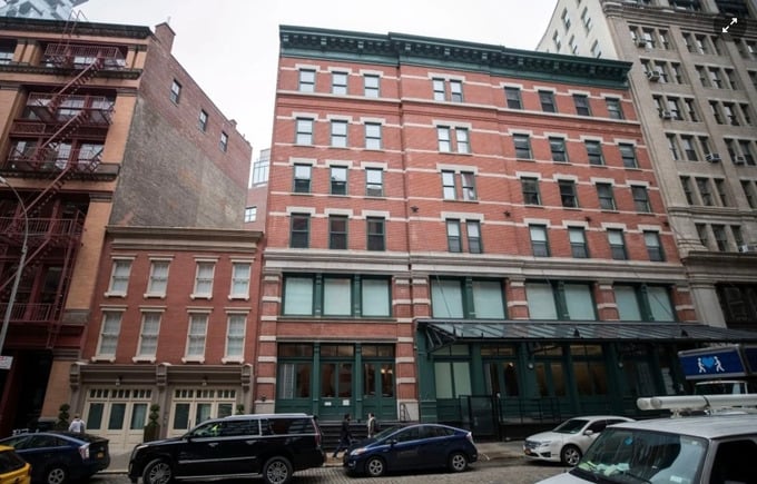 2 căn penthouse trong tòa nhà Sugar Loaf của Tribeca thuộc quyền sở hữu của Taylor Swift. Ảnh: Page Six 2 căn penthouse trong tòa nhà Sugar Loaf của Tribeca thuộc quyền sở hữu của Taylor Swift. Ảnh: Page Six