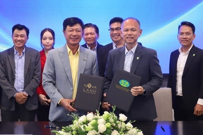 Buổi lễ ký kết hợp tác giữa Tập đoàn Novaland và Địa ốc Hoàng Quân Buổi lễ ký kết hợp tác giữa Tập đoàn Novaland và Địa ốc Hoàng Quân 
