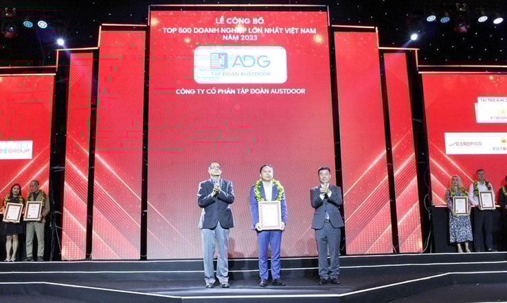 Tập đoàn Austdoor nằm trong top 500 doanh nghiệp lớn nhất Việt Nam. Tập đoàn Austdoor nằm trong top 500 doanh nghiệp lớn nhất Việt Nam.