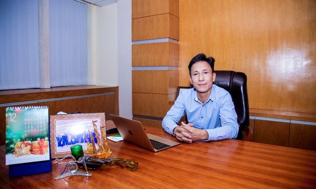 Tổng giám đốc của Tập đoàn Austdoor Dương Quốc Tuấn. Tổng giám đốc của Tập đoàn Austdoor Dương Quốc Tuấn.