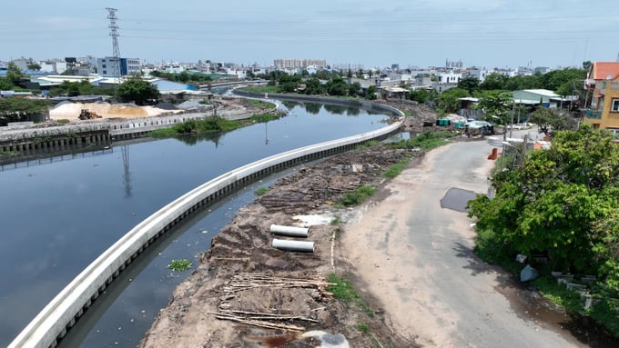 Bờ kè của tuyến kênh dài nhất TP. HCM được cấu tạo từ bê tông cốt thép dự ứng lực kiên cố. Ảnh: Internet Bờ kè của tuyến kênh dài nhất TP. HCM được cấu tạo từ bê tông cốt thép dự ứng lực kiên cố. Ảnh: Internet 