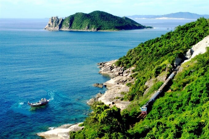 Vịnh Vĩnh Rô là điểm đến hấp dẫn đối với nhiều du khách trong và ngoài nước. Ảnh: Internet Vịnh Vĩnh Rô là điểm đến hấp dẫn đối với nhiều du khách trong và ngoài nước. Ảnh: Internet 