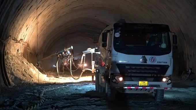 Đại công trường hầm đường bộ xuyên núi duy nhất trên cao tốc Bắc – Nam qua tỉnh Hà Tĩnh - Ảnh 3 Đại công trường hầm đường bộ xuyên núi duy nhất trên cao tốc Bắc – Nam qua tỉnh Hà Tĩnh - Ảnh 3