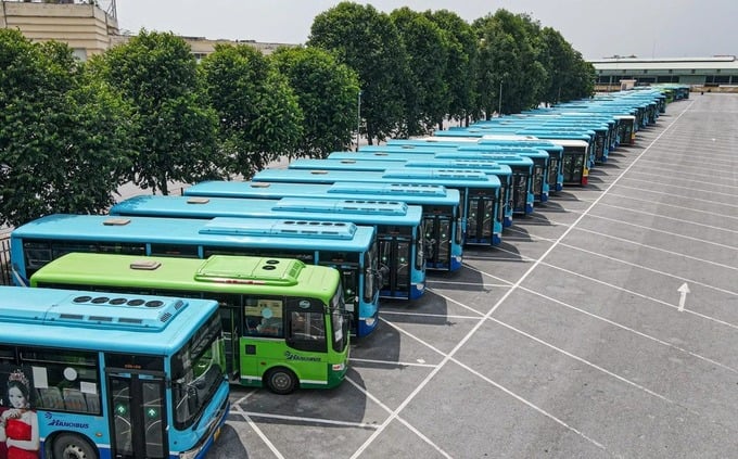 Hà Nội sẽ chuyển dần sang các tuyến xe bus xanh thân thiện môi trường. Ảnh Internet Hà Nội sẽ chuyển dần sang các tuyến xe bus xanh thân thiện môi trường. Ảnh Internet