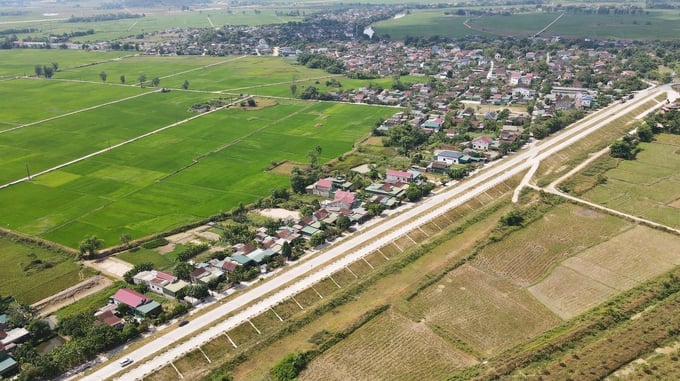 Trong tổng chiều dài 19,2km của đê La Giang, hơn 12km đã được bê tông hóa (Ảnh: Internet) Trong tổng chiều dài 19,2km của đê La Giang, hơn 12km đã được bê tông hóa (Ảnh: Internet) 