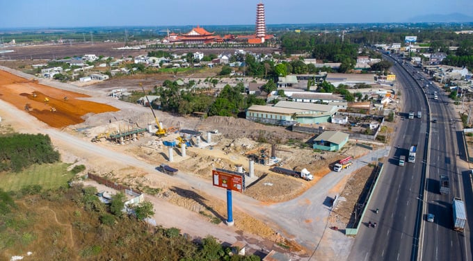 Sân bay lớn nhất Việt Nam đón tin vui mở chuyến bay thương mại khiến giới đầu tư bất động sản đứng ngồi không yên Sân bay lớn nhất Việt Nam đón tin vui mở chuyến bay thương mại khiến giới đầu tư bất động sản "đứng ngồi không yên"
