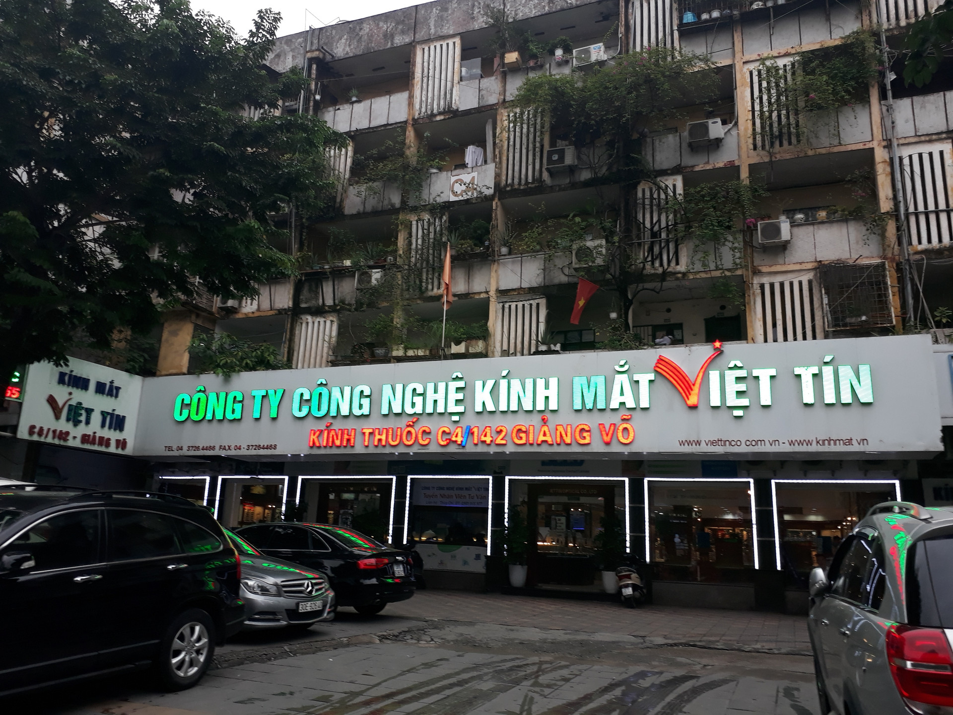 Kính mắt Việt Tín hiện có 10 cửa hàng phủ sóng khắp các quận, huyện trên địa bàn thành phố Hà Nội Kính mắt Việt Tín hiện có 10 cửa hàng phủ sóng khắp các quận, huyện trên địa bàn thành phố Hà Nội
