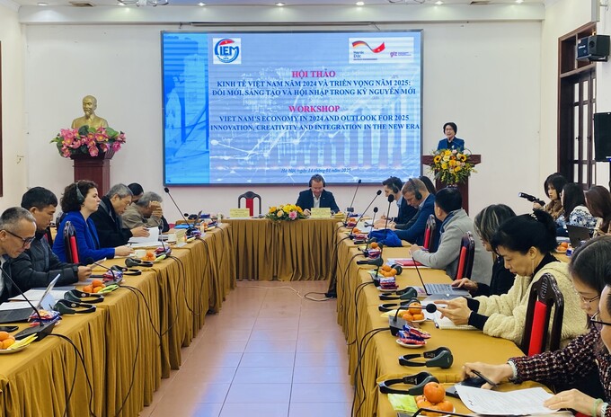 Bốn thách thức với tăng trưởng kinh tế Việt Nam trong 2025 - Ảnh 1 Bốn thách thức với tăng trưởng kinh tế Việt Nam trong 2025 - Ảnh 1