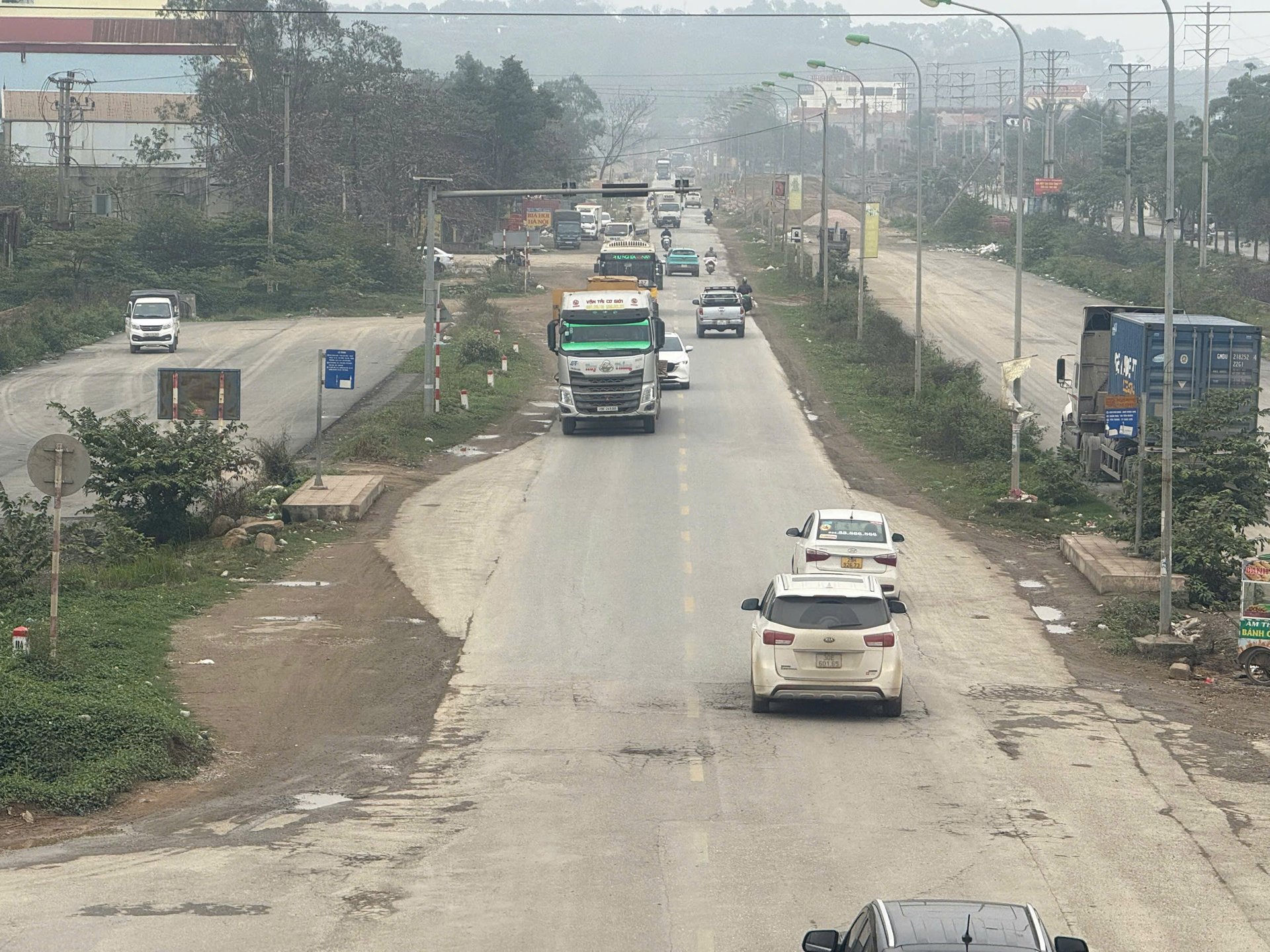 Đầu tư 8.100 tỷ mở rộng Quốc lộ 6: Tắc mặt bằng, chưa hẹn ngày về đích - Ảnh 1 Đầu tư 8.100 tỷ mở rộng Quốc lộ 6: Tắc mặt bằng, chưa hẹn ngày về đích - Ảnh 1