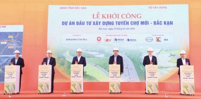 Lễ khởi công cao tốc Chợ Mới - Bắc Kạn hơn 5.700 tỷ đồng. Lễ khởi công cao tốc Chợ Mới - Bắc Kạn hơn 5.700 tỷ đồng.