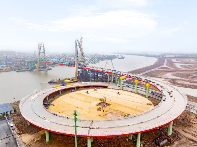 Hợp long cầu Hoàng Gia kết nối trực tiếp Vinhomes Royal Island với trung tâm Hải Phòng - Ảnh 2 Hợp long cầu Hoàng Gia kết nối trực tiếp Vinhomes Royal Island với trung tâm Hải Phòng - Ảnh 2