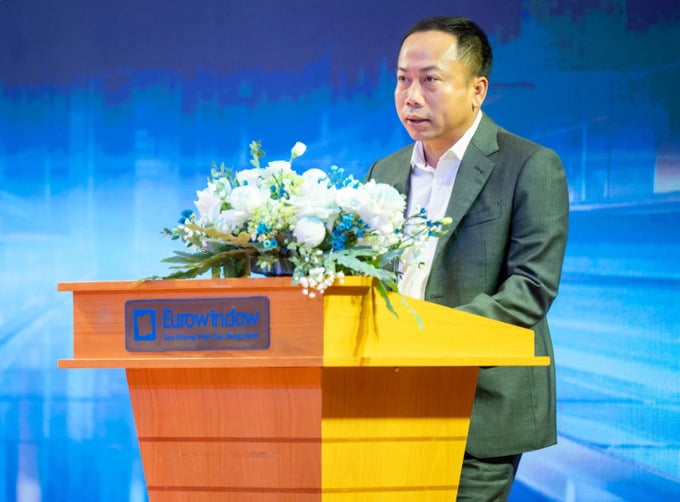 Nhà báo Phạm Đức Sơn, Tổng biên tập Tạp chí Nhà đầu tư phát biểu khai mạc hội thảo Nhà báo Phạm Đức Sơn, Tổng biên tập Tạp chí Nhà đầu tư phát biểu khai mạc hội thảo
