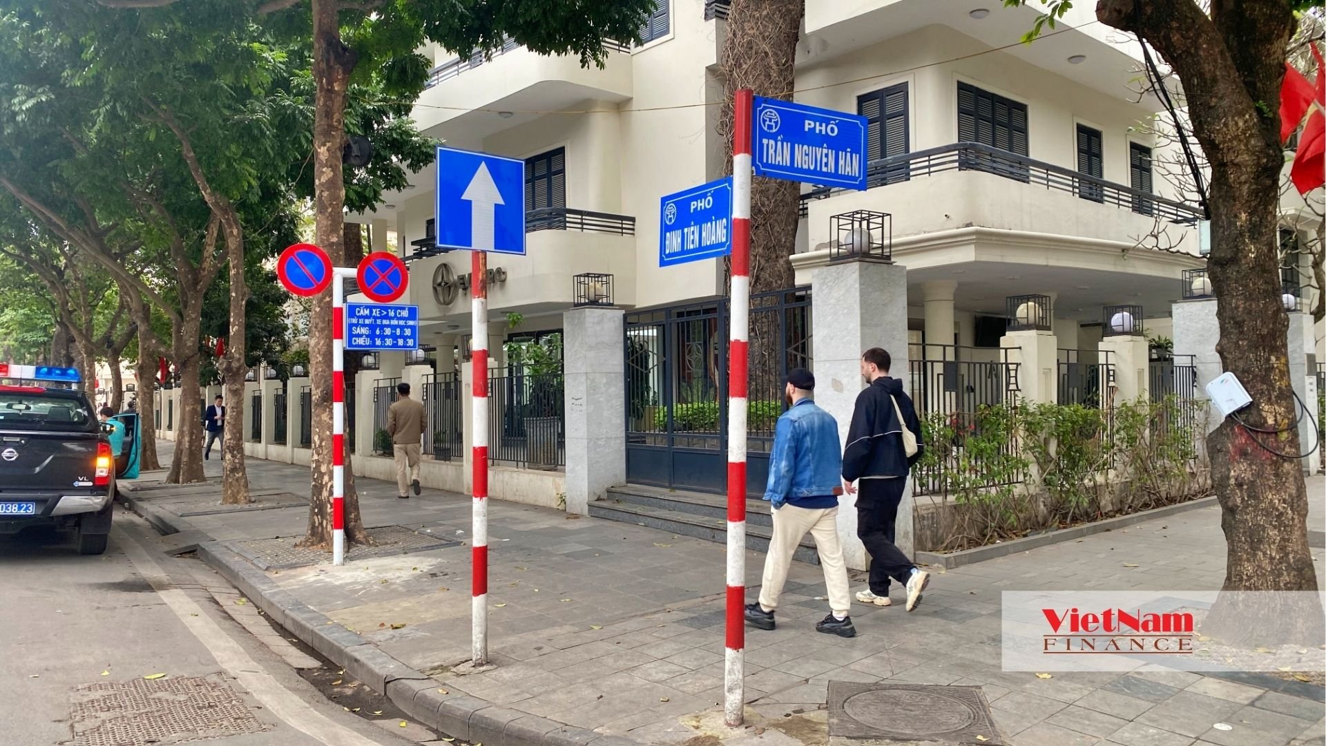 Khu vực quy hoạch nằm giữa các phố Đinh Tiên Hoàng, Trần Nguyên Hãn, Lý Thái Tổ và trụ sở Sở Văn hóa và Thể thao ở phố Hàng Dầu. Khu vực quy hoạch nằm giữa các phố Đinh Tiên Hoàng, Trần Nguyên Hãn, Lý Thái Tổ và trụ sở Sở Văn hóa và Thể thao ở phố Hàng Dầu.