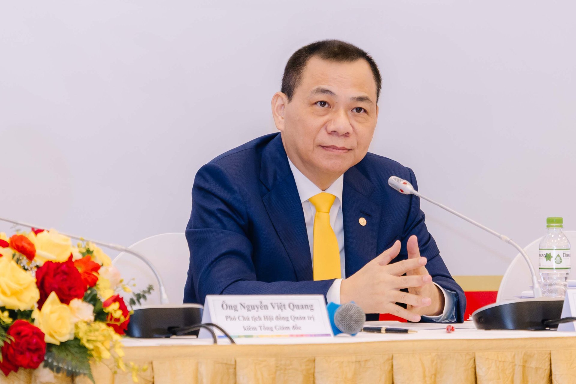 Màn đối thoại đầy ấn tượng của tỷ phú Phạm Nhật Vượng và cổ đông Vingroup - Ảnh 4 Màn đối thoại đầy ấn tượng của tỷ phú Phạm Nhật Vượng và cổ đông Vingroup - Ảnh 4