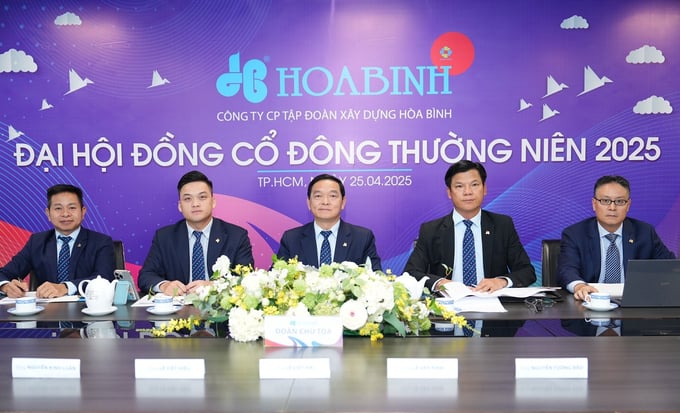 Chiều 25/4/2025, CTCP Tập đoàn Xây dựng Hòa Bình (Hòa Bình, UPCoM: HBC) tổ chức Đại hội đồng cổ đông thường niên 2025 (Đại hội 2025) theo hình thức trực tuyến từ trụ sở (123 Nguyễn Đình Chiểu, TP.HCM) với sự đồng thuận và thông qua các nội dung trong tờ trình. Chiều 25/4/2025, CTCP Tập đoàn Xây dựng Hòa Bình (Hòa Bình, UPCoM: HBC) tổ chức Đại hội đồng cổ đông thường niên 2025 (Đại hội 2025) theo hình thức trực tuyến từ trụ sở (123 Nguyễn Đình Chiểu, TP.HCM) với sự đồng thuận và thông qua các nội dung trong tờ trình.