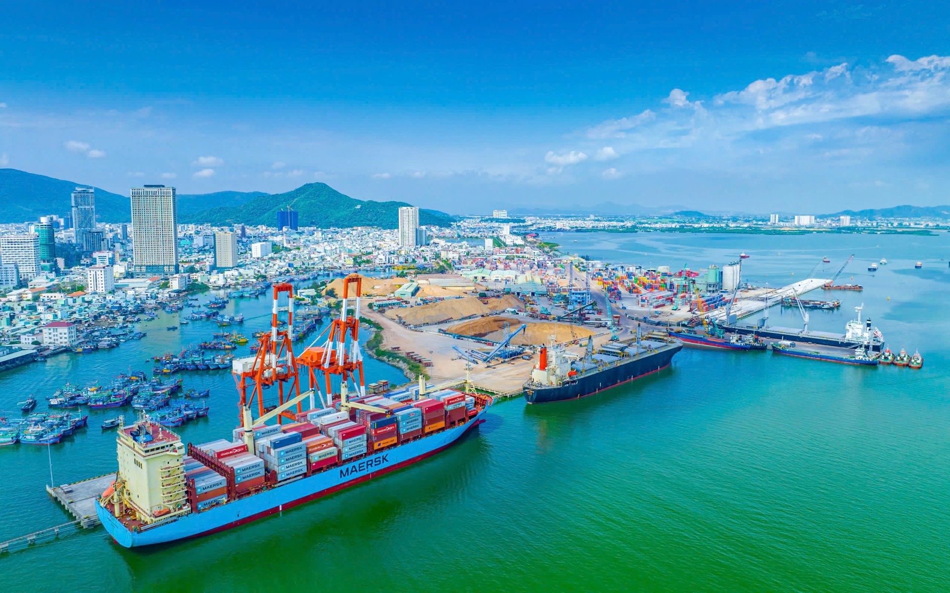 Để Bình Định là điểm đến lý tưởng của nhà đầu tư - Ảnh 1 Để Bình Định là điểm đến lý tưởng của nhà đầu tư - Ảnh 1