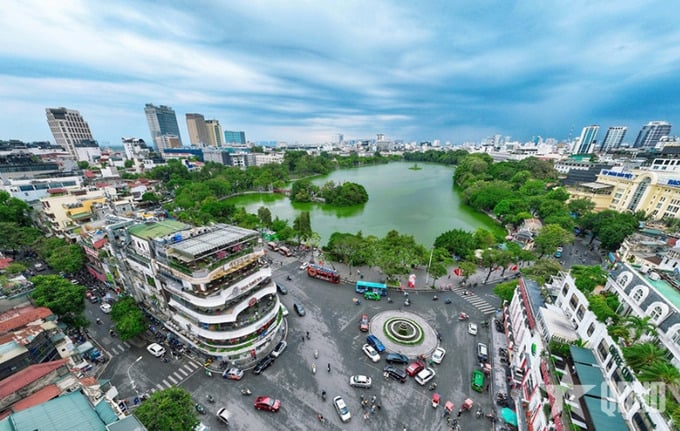 Hà Nội sẽ chi gần 2.900 tỷ đồng bồi thường, tái định cư, cải tạo khu phía đông Hồ Gươm. Hà Nội sẽ chi gần 2.900 tỷ đồng bồi thường, tái định cư, cải tạo khu phía đông Hồ Gươm.