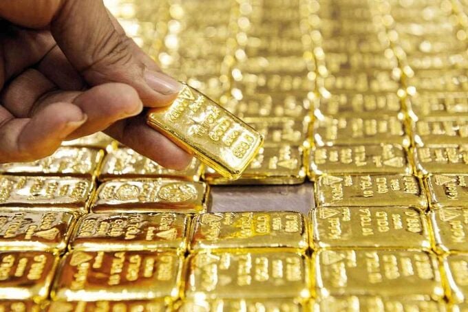 Giá vàng thế giới tiếp tục giảm, trong nước đứng im. Giá vàng thế giới tiếp tục giảm, trong nước đứng im.