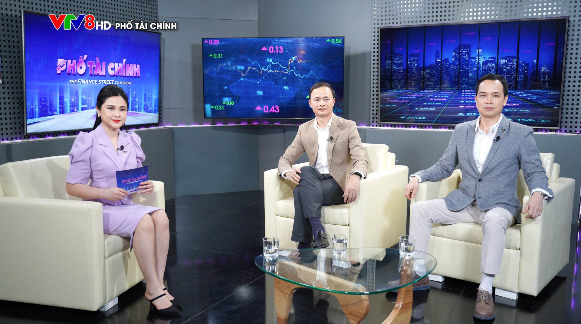 Ông Lê Quang Chung và ông Trần Thăng Long tại Talkshow Phố Tài chính Ông Lê Quang Chung và ông Trần Thăng Long tại Talkshow Phố Tài chính 