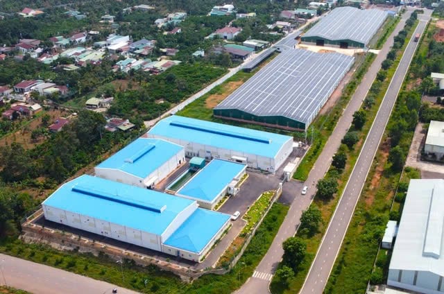 Công ty Cổ phần Vinasolar Bảo Lộc kiến nghị quyết định xử phạt công trình trong khu công nghiệp Lộc Sơn. Công ty Cổ phần Vinasolar Bảo Lộc kiến nghị quyết định xử phạt công trình trong khu công nghiệp Lộc Sơn.