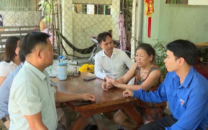 Chính quyền địa phương gặp gỡ vận động hộ dân vùng giải tỏa dự án Làng Vân (ảnh quận Liên Chiểu) Chính quyền địa phương gặp gỡ vận động hộ dân vùng giải tỏa dự án Làng Vân (ảnh quận Liên Chiểu)
