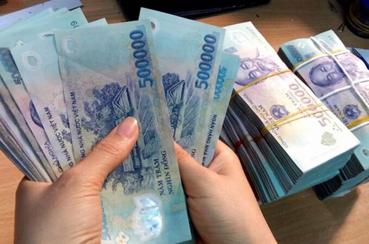 Nhiều chuyên gia cho biết, chi trả cổ tức bằng tiền mặt hay cổ phiếu còn tùy vào chiến lược của từng ngân hàng. Nhiều chuyên gia cho biết, chi trả cổ tức bằng tiền mặt hay cổ phiếu còn tùy vào chiến lược của từng ngân hàng.