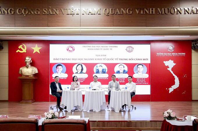 Bàn tròn Toạ đàm Đào tạo sau đại học ngành Kinh tế quốc tế trong bối cảnh mới. Bàn tròn Toạ đàm "Đào tạo sau đại học ngành Kinh tế quốc tế trong bối cảnh mới".