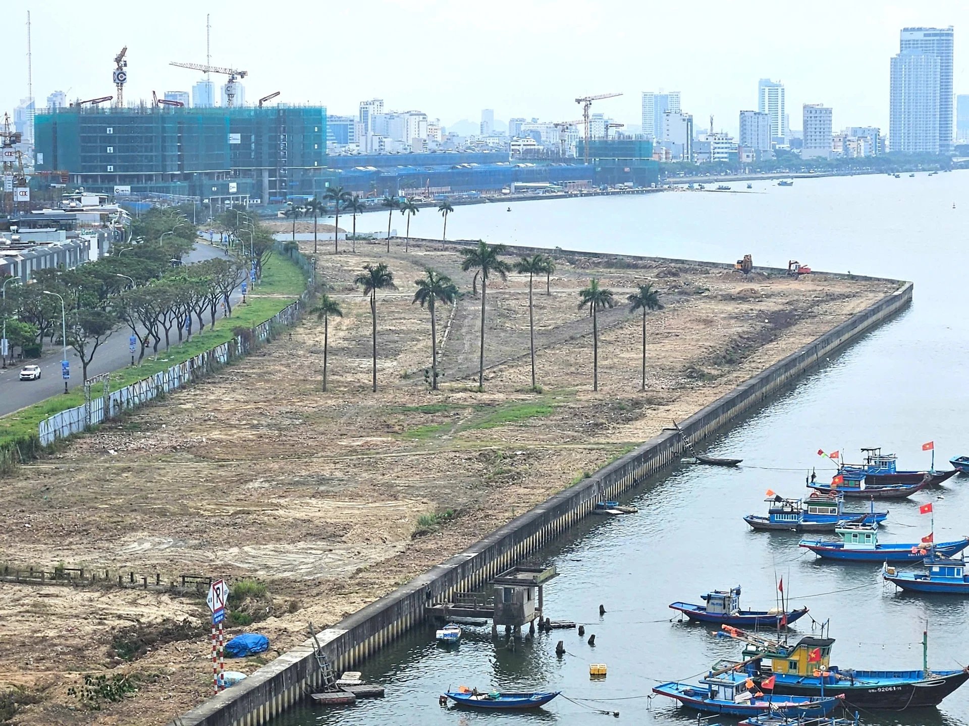 Dự án Bất động sản và Bến du thuyền Đà Nẵng được khởi động lại vào đầu tháng 3/2025. Dự án Bất động sản và Bến du thuyền Đà Nẵng được khởi động lại vào đầu tháng 3/2025.
