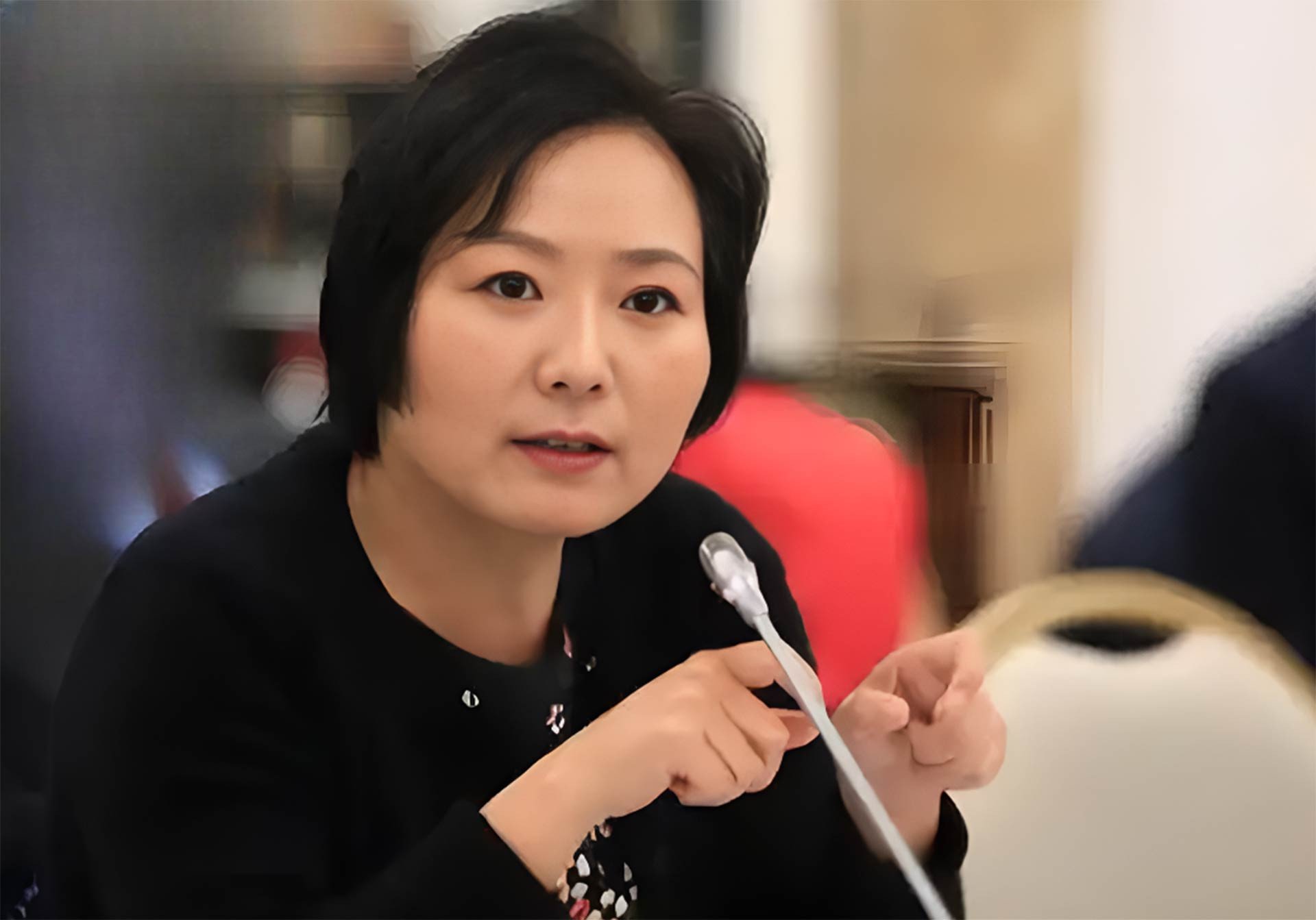 Thành công của Ngô Á Quân bắt nguồn từ tính cách cẩn trọng, luôn chú ý đến từng chi tiết nhỏ nhất và biết cách xây dựng mối quan hệ hài hòa với cộng đồng. Ảnh: Baidu Thành công của Ngô Á Quân bắt nguồn từ tính cách cẩn trọng, luôn chú ý đến từng chi tiết nhỏ nhất và biết cách xây dựng mối quan hệ hài hòa với cộng đồng. Ảnh: Baidu