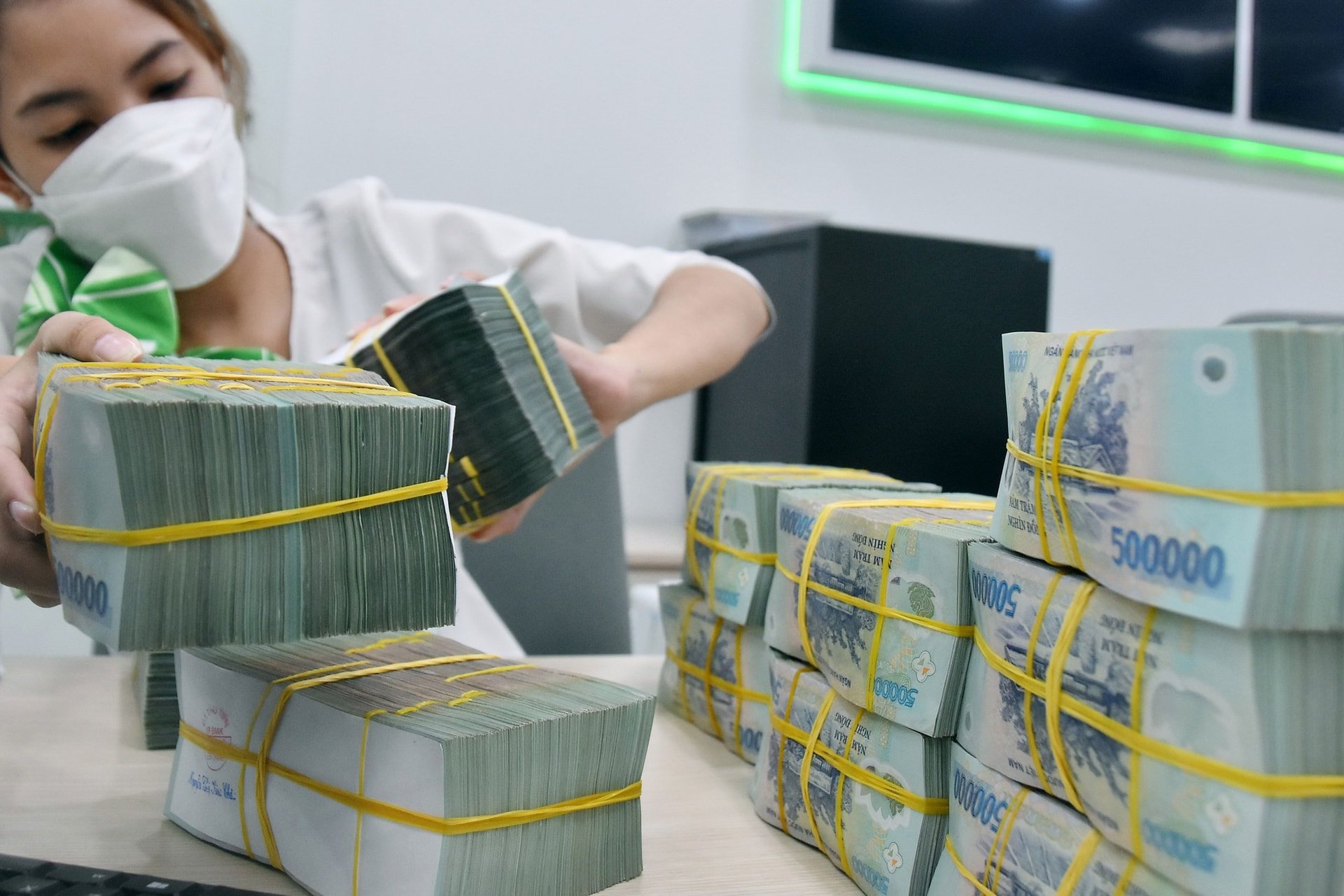 Nợ xấu tại nhiều ngân hàng tăng vọt, có TCTD lên tới 3,8% - Ảnh 1 Nợ xấu tại nhiều ngân hàng tăng vọt, có TCTD lên tới 3,8% - Ảnh 1
