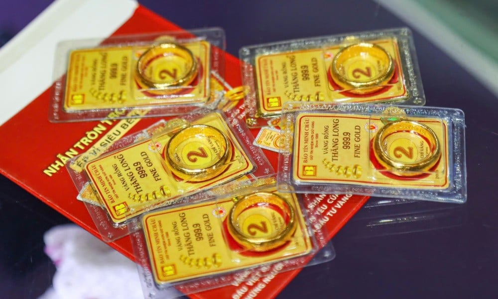 Giá vàng lao dốc, sẽ rớt xuống 3.000 USD? - Ảnh 1 Giá vàng lao dốc, sẽ rớt xuống 3.000 USD? - Ảnh 1