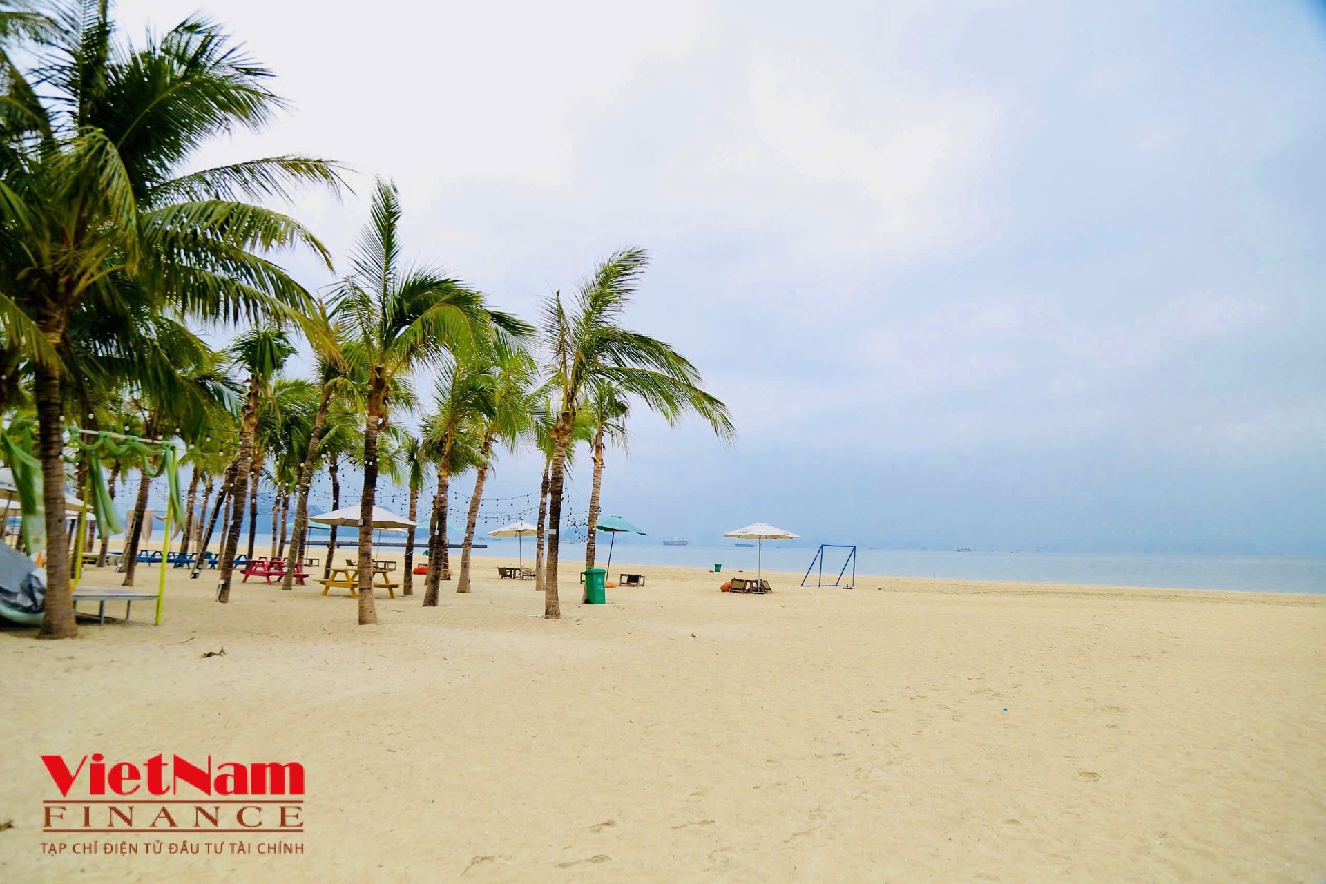 Ngắm các bãi tắm biển nhân tạo nghìn tỷ bên Vịnh Hạ Long - Ảnh 1 Ngắm các bãi tắm biển nhân tạo nghìn tỷ bên Vịnh Hạ Long - Ảnh 1