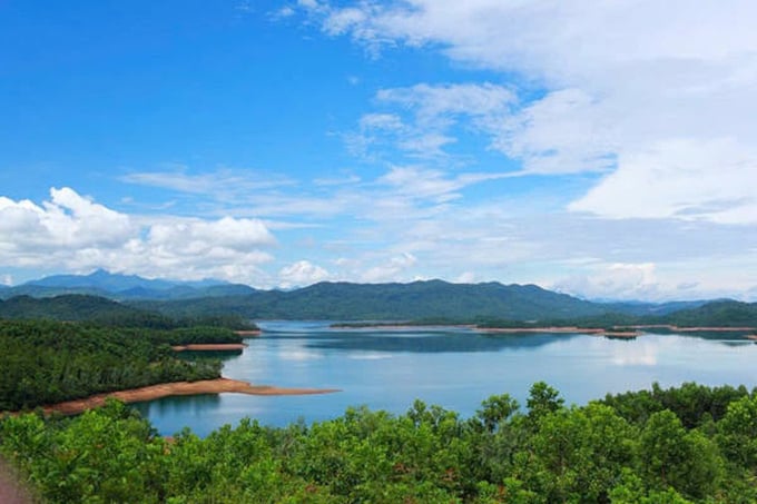 Hồ Phú Ninh tại huyện Phú Ninh - Quảng Nam Hồ Phú Ninh tại huyện Phú Ninh - Quảng Nam