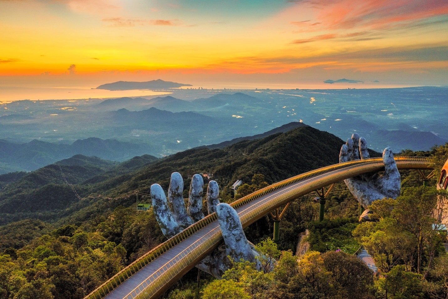 Quần thể Khu du lịch sinh thái và đô thị Bà Nà - Suối Mơ được Chính phủ phê duyệt điều chỉnh. Quần thể Khu du lịch sinh thái và đô thị Bà Nà - Suối Mơ được Chính phủ phê duyệt điều chỉnh.